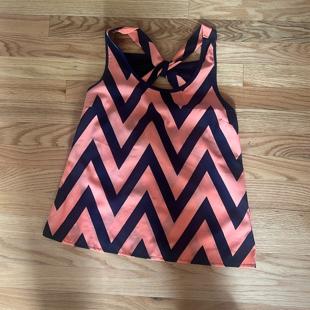 Patterned tank